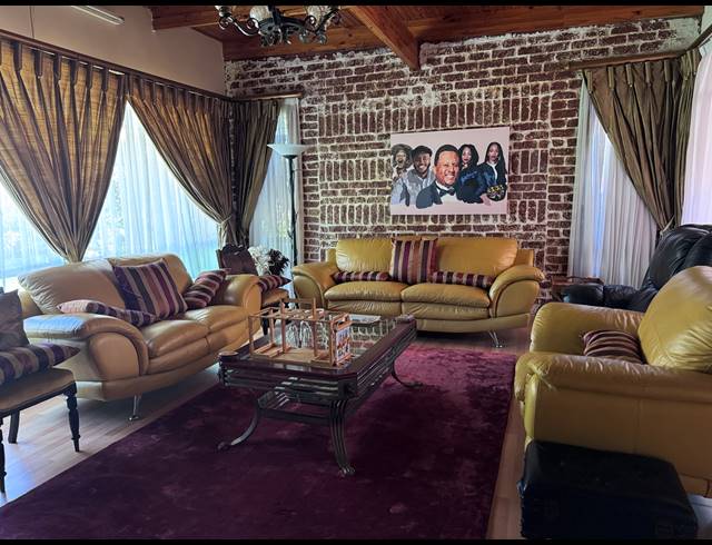 5 BEDROOM HOUSE FOR SALE IN CONSTANTIA PARK